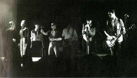 Etienne Daho avec le groupe Entre les deux fils dénudés de la dynamo - Transmusicales Rennes 18 décembre 1980